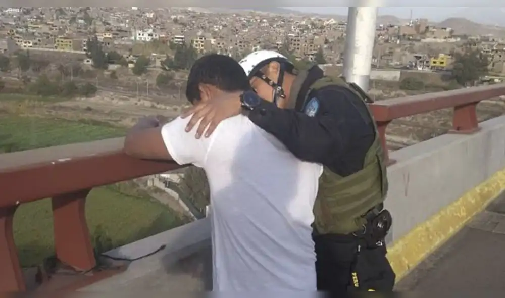 Arequipa: Policía evita suicidio de joven deprimido por la muerte de su madre
