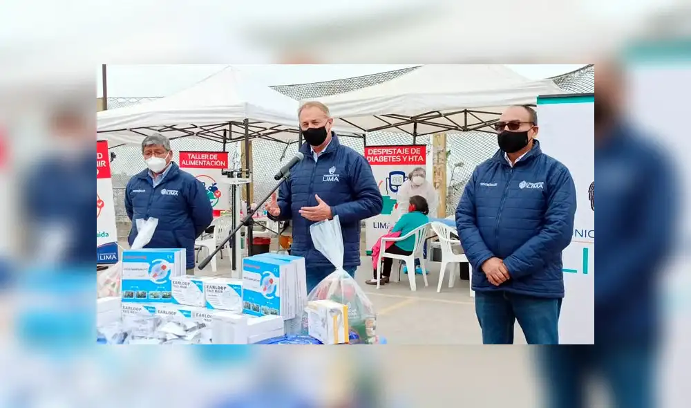 Alcalde de Lima supervisó la toma de pruebas moleculares en Villa El Salvador. Créditos: Karla Cruz / URPI-GLR. Alcalde de Lima supervisó la toma de pruebas moleculares en Villa El Salvador. Créditos: Karla Cruz / URPI-GLR.