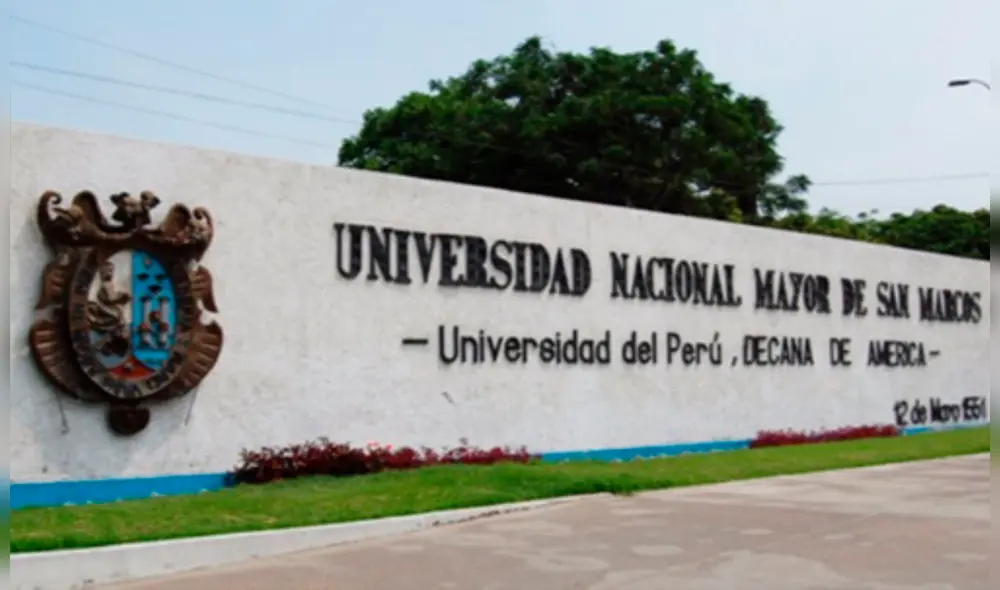 Los alumnos protestan por los altos precios de los cursos de verano. (Foto: Difusión)