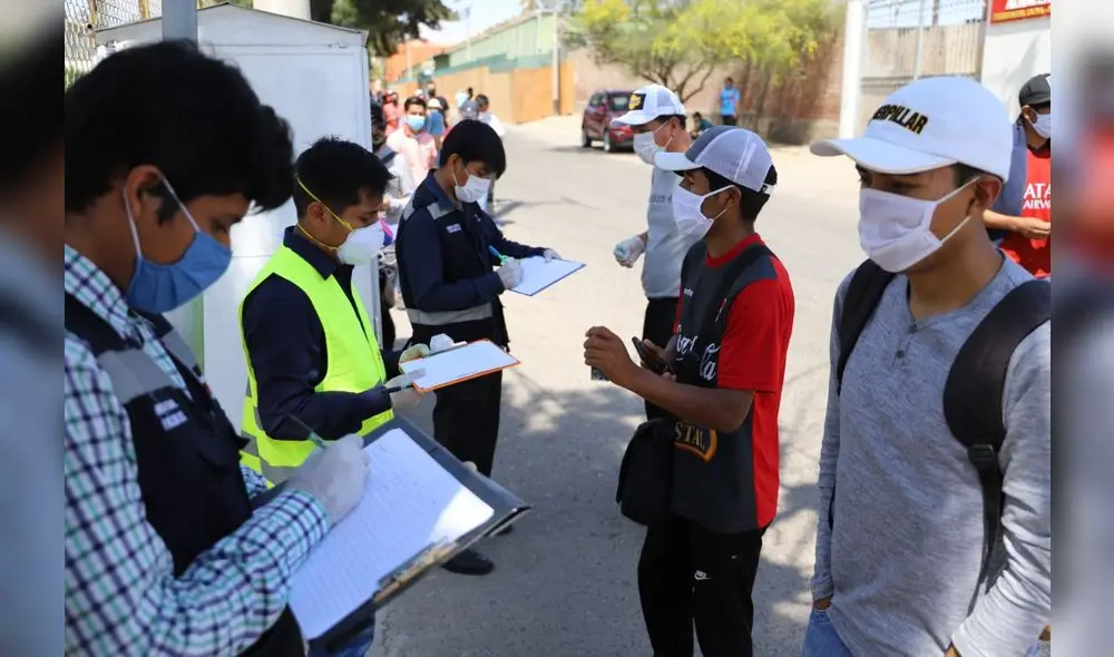 Ciudadanos hacen su solicitud para retornar a sus ciudades de origen. Ciudadanos hacen su solicitud para retornar a sus ciudades de origen.