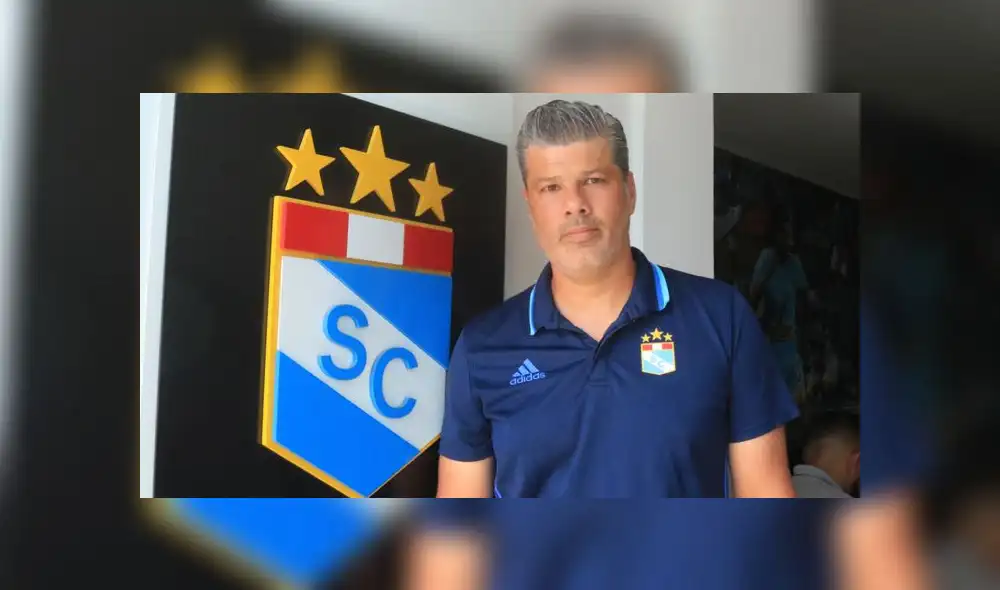 Carlos Benavides renuncia a la presidencia de Sporting Cristal Carlos Benavides renuncia a la presidencia de Sporting Cristal