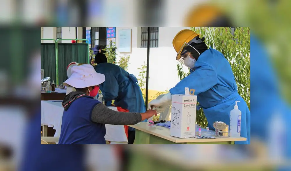 Toma de pruebas en el distrito de Huaripampa. Créditos: Red de EsSalud Jauja.
