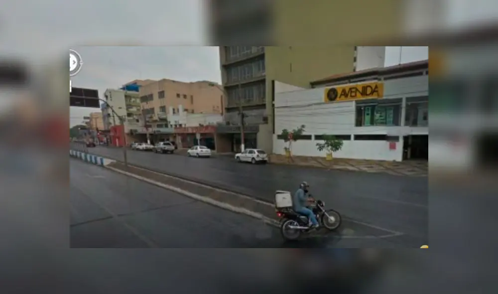 Desliza las imágenes para ver el increíble blooper que protagonizó un motociclista en una vía de Brasil. Foto: Google Maps