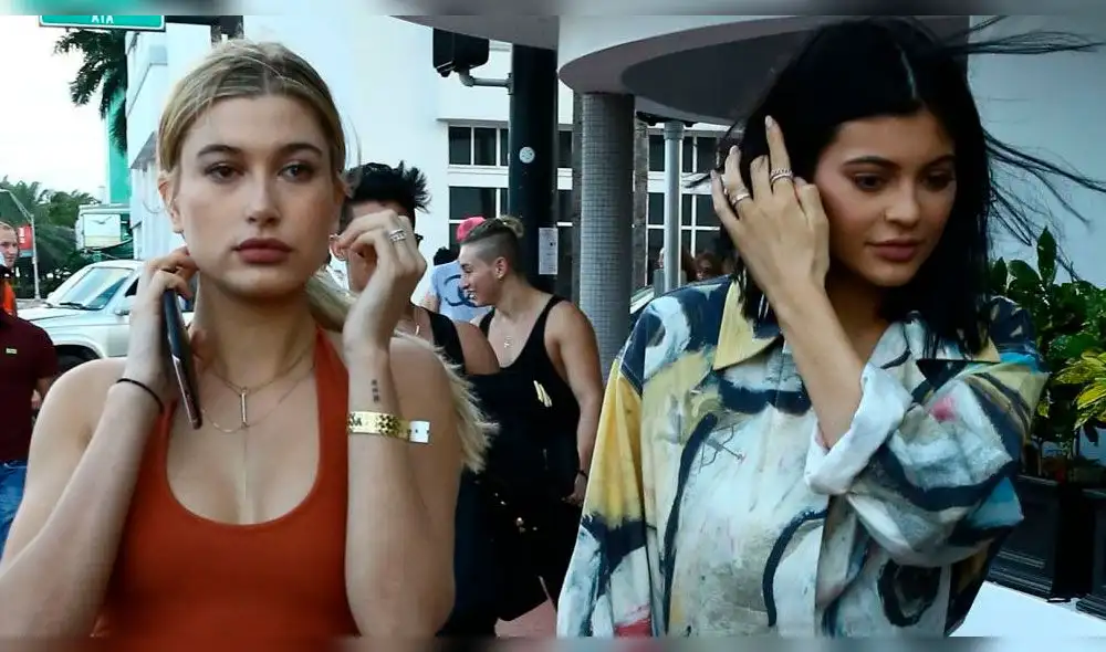 Paparazzi golpea a Hailey Baldwin cuando quería retratar a Kylie Jenner Paparazzi golpea a Hailey Baldwin cuando quería retratar a Kylie Jenner