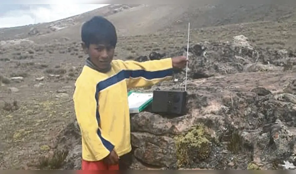 carencias. Sin internet ni señal de radio, Lizandro corona cerro para poder captar señal. carencias. Sin internet ni señal de radio, Lizandro corona cerro para poder captar señal.