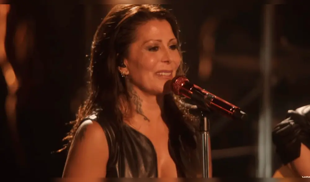 Alejandra Guzmán sufre descuido y muestra de más en pleno concierto [VIDEO]