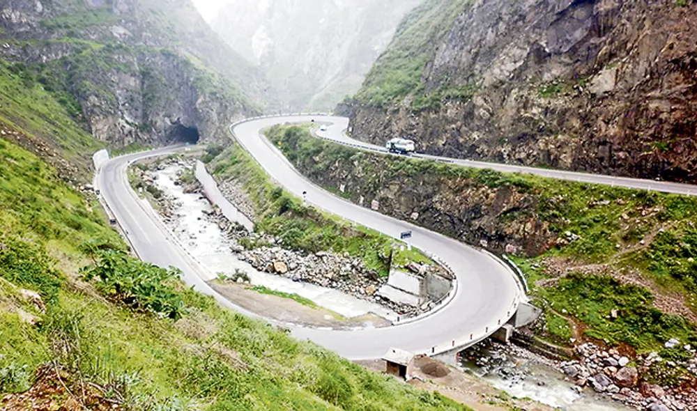 IIRSA centro. Solo un pequeño tramo deja de unir la carretera de Pucallpa con Río Branco.