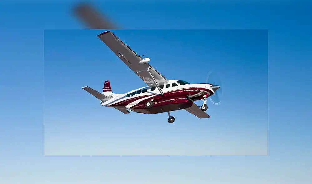 Desaparece avioneta con dos tripulantes tras despegar en Hermosillo