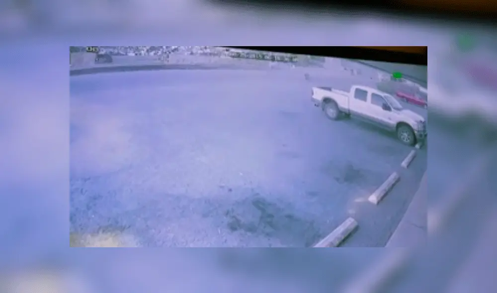 Todo quedó registrado por las cámaras de vigilancia del estacionamiento. Foto: Captura