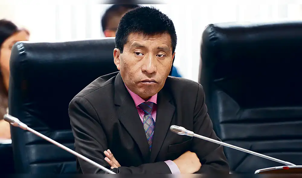Fiscal pide levantar la inmunidad parlamentaria a Moisés Mamani Fiscal pide levantar la inmunidad parlamentaria a Moisés Mamani