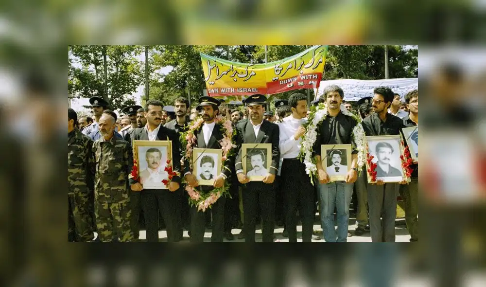 Empleados de Iran Air protestando contra el ataque al vuelo 655, que dejó 290 muertos. Foto: AP