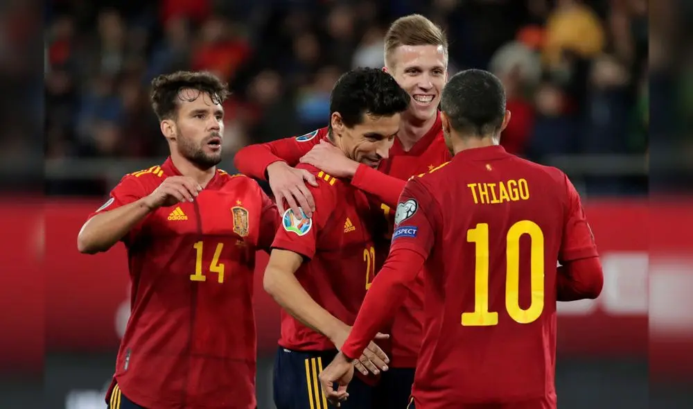 GRAF9870. CÁDIZ, 15/11/2019.- El defensa de la selección española Jesús Navas (2-i) es felicitado por sus compañeros tras marcar el séptimo gol ante Malta, durante el partido correspondiente a la novena jornada de la fase de clasificación para la Eurocopa 2020 disputado esta noche en el estadio Ramón de Carranza, en Cádiz. EFE/Julio Muñoz GRAF9870. CÁDIZ, 15/11/2019.- El defensa de la selección española Jesús Navas (2-i) es felicitado por sus compañeros tras marcar el séptimo gol ante Malta, durante el partido correspondiente a la novena jornada de la fase de clasificación para la Eurocopa 2020 disputado esta noche en el estadio Ramón de Carranza, en Cádiz. EFE/Julio Muñoz