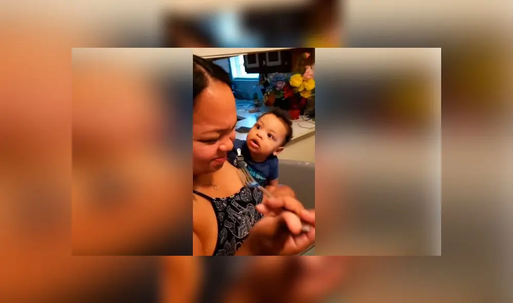 Desliza las imágenes para ver la curiosa reacción de un bebé al ver que su madre no quería invitarle su comida. Foto: ViralHog Desliza las imágenes para ver la curiosa reacción de un bebé al ver que su madre no quería invitarle su comida. Foto: ViralHog