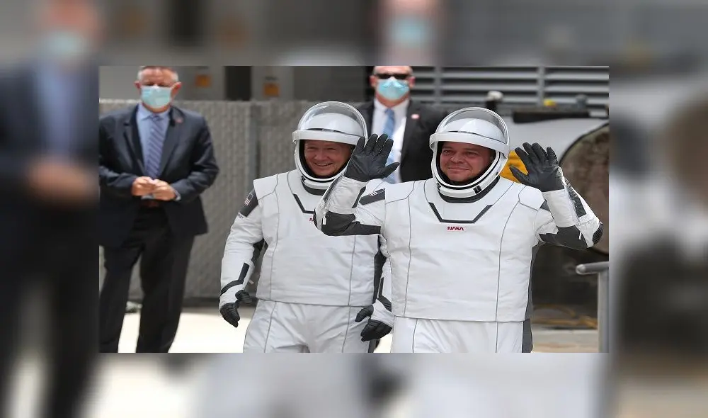 CAPE CANAVERAL, FLORIDA - MAY 27: NASA astronauts Bob Behnken (R) and Doug Hurley (L) walk out of the Operations and Checkout Building on their way to the SpaceX Falcon 9 rocket with the Crew Dragon spacecraft on launch pad 39A at the Kennedy Space Center on May 27, 2020 in Cape Canaveral, Florida. The inaugural flight will be the first manned mission since the end of the Space Shuttle program in 2011 to be launched into space from the United States.   Joe Raedle/Getty Images/AFP