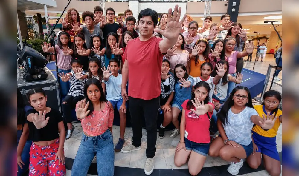 Quequezana en la primera presentación de su nuevo tema.