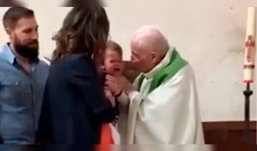 YouTube: sacerdote pierde la paciencia y golpea a bebé durante bautizo [VIDEO]