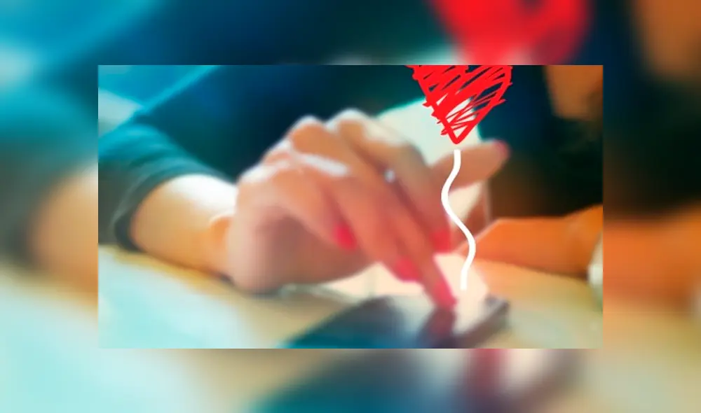 Desliza hacia la izquierda para ver algunas fotos reverenciales sobre las ciberparejas en San Valentín.