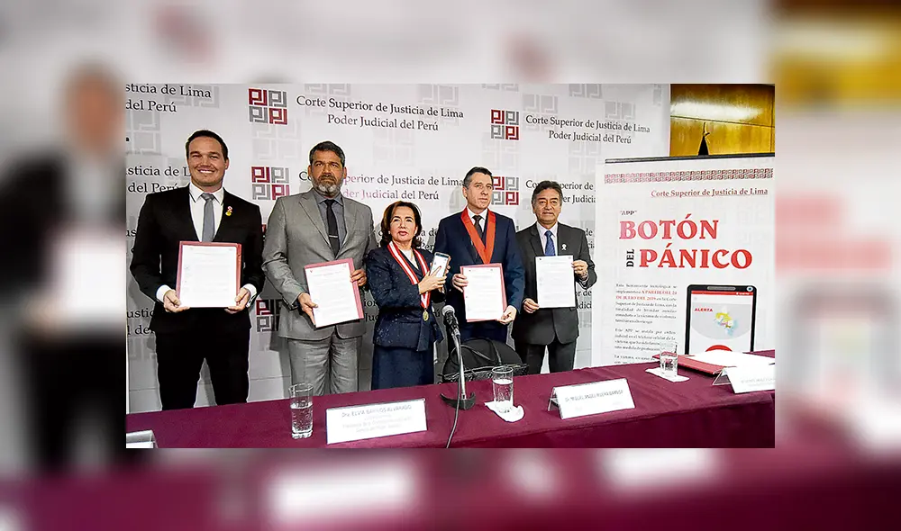 Listos. Jueza Barrios durante lanzamiento de la aplicación.