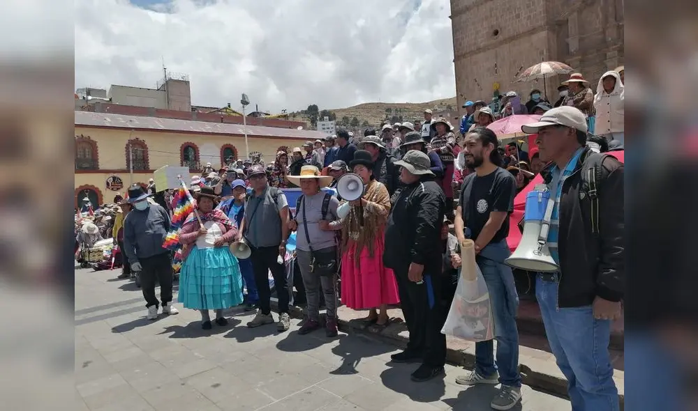 Huelga indefinida acatan las diferentes organizaciones sociales y gremiales de la región de Puno. Foto: Kleber Sánchez/URPI Huelga indefinida acatan las diferentes organizaciones sociales y gremiales de la región de Puno. Foto: Kleber Sánchez/URPI