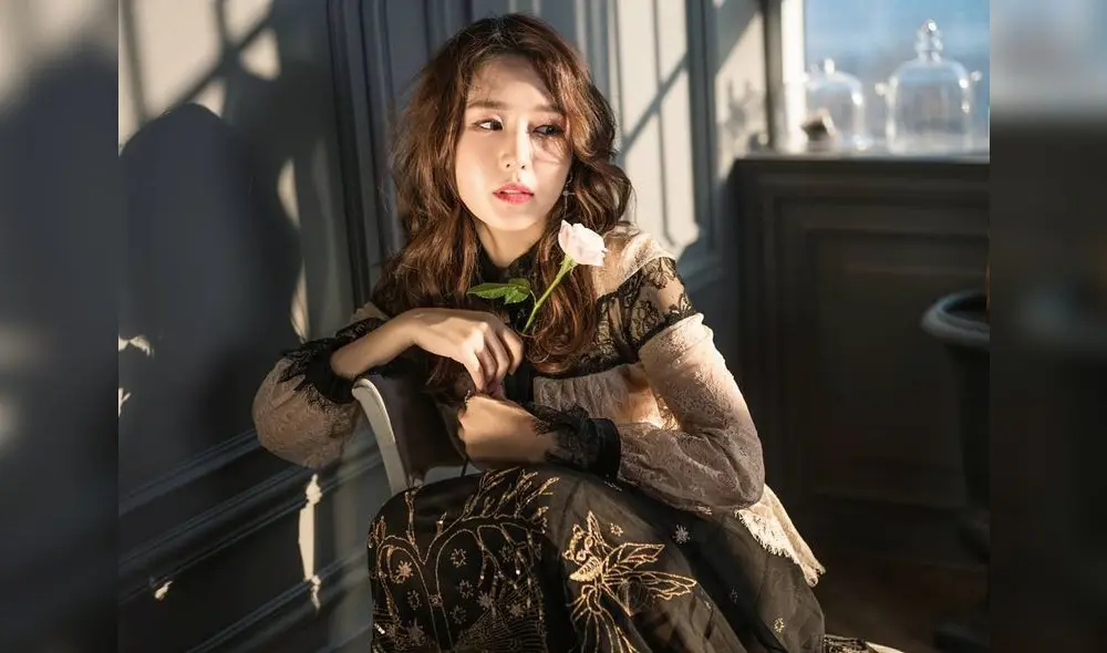 Choi Soo Jin es una actriz de voz y  hermana mayor de Choi Soo Young del grupo femenino SNSD.