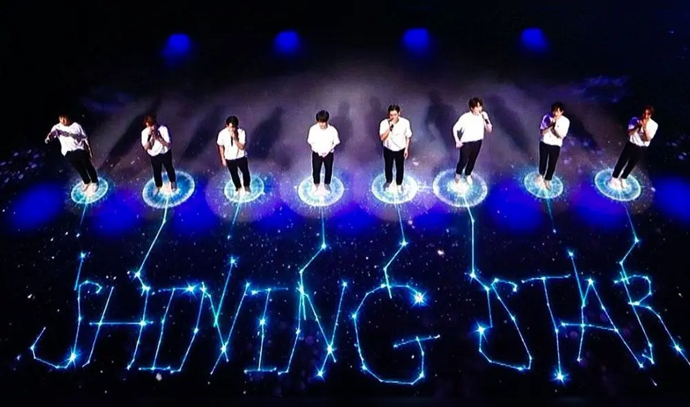 Desliza para ver más fotos de SUPER JUNIOR en los Beyond Live. Créditos: SM Entertainment