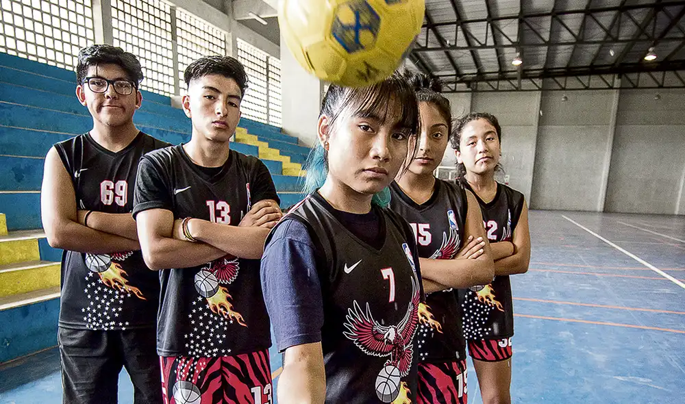 Adolescentes de entre 13 y 16 años se interesan por el handball. Foto: John Reyes
