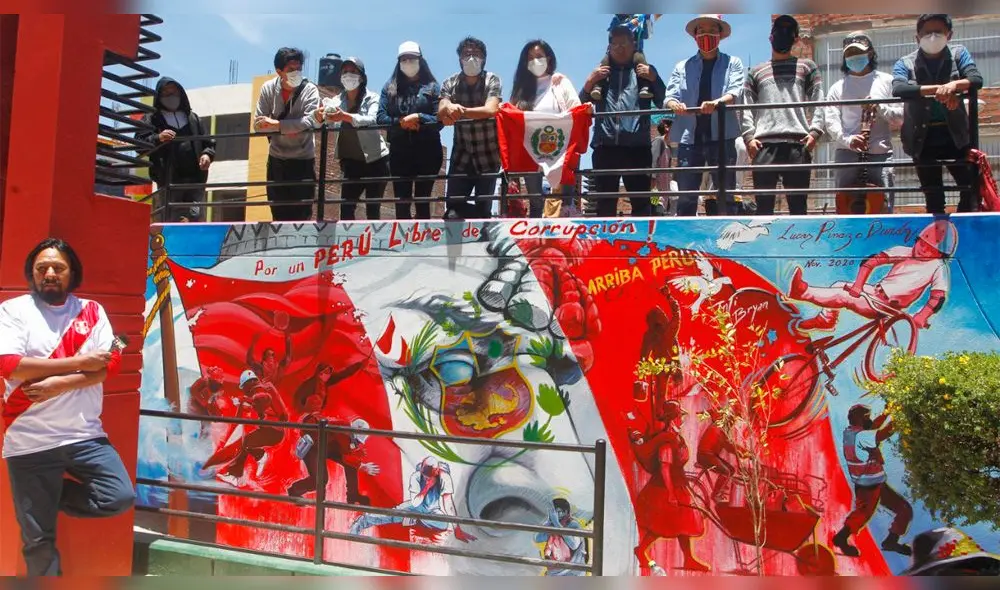 Jóvenes acudieron a inauguración de mural en Puno. Foto: Carlos Cisneros / La República