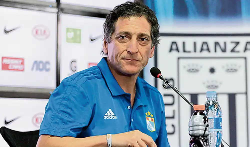 Experiencia. Salas ya sabe lo que es ser campeón en la Liga 1, lo fue con Cristal en el 2018. Experiencia. Salas ya sabe lo que es ser campeón en la Liga 1, lo fue con Cristal en el 2018.