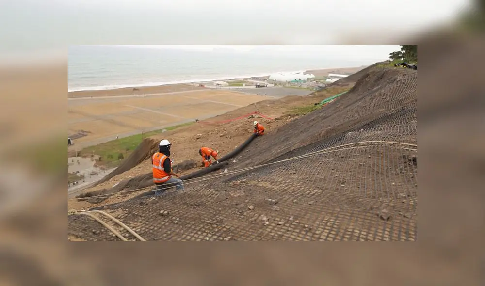 Instalación viene siendo supervisada por personal especializado en trabajos verticales. (Foto: Municipalidad de Lima)