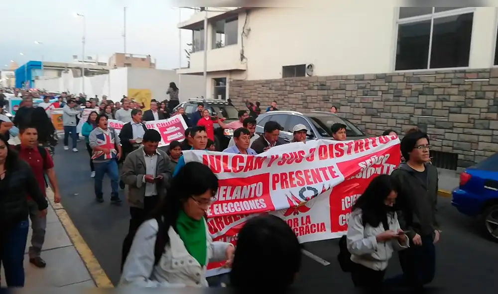 Ciudadanos se movilizaron por el centro histórico de Trujillo.