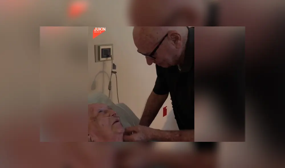 Vía Facebook. El anciano decidió cantarle una canción a su esposa, la cual le había dedicó cuando eran muy jóvenes.