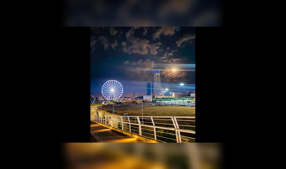 Luna rosa irradiando en Puebla. Foto: Tello E.