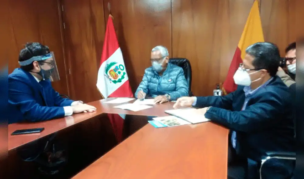 Anselmo Lozano se reunió con funcionarios del Minedu. Foto: Gobierno Regional de Lambayeque.