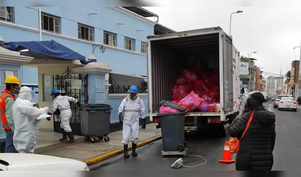 Residuos biocontaminantes COVID-19 de hospital ponen en riesgo a transeúntes en Trujillo