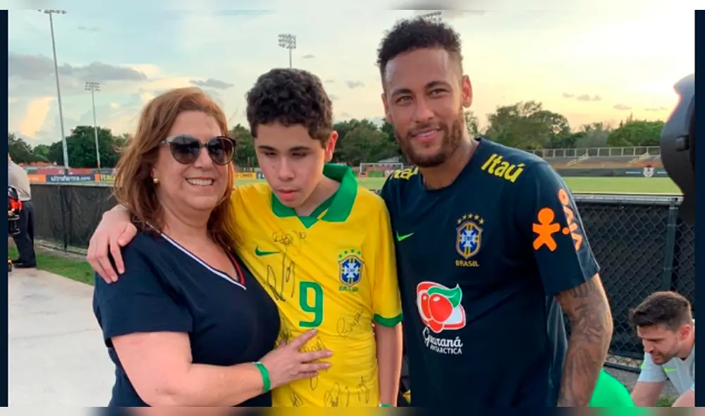 Silvia Grecco nominada a mejor fan en los Premios Thes Best 2019 de la FIFA.