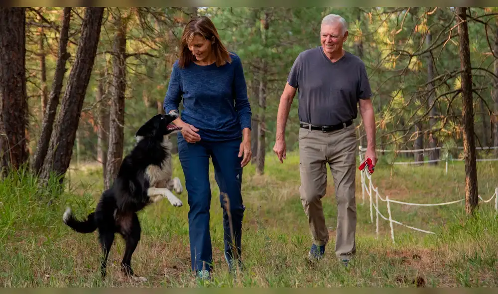 Los King se quedaron en el pueblo por casi dos meses y se compraron gafas de visión nocturna para hallar a su mascota. Foto: captura Los King se quedaron en el pueblo por casi dos meses y se compraron gafas de visión nocturna para hallar a su mascota. Foto: captura