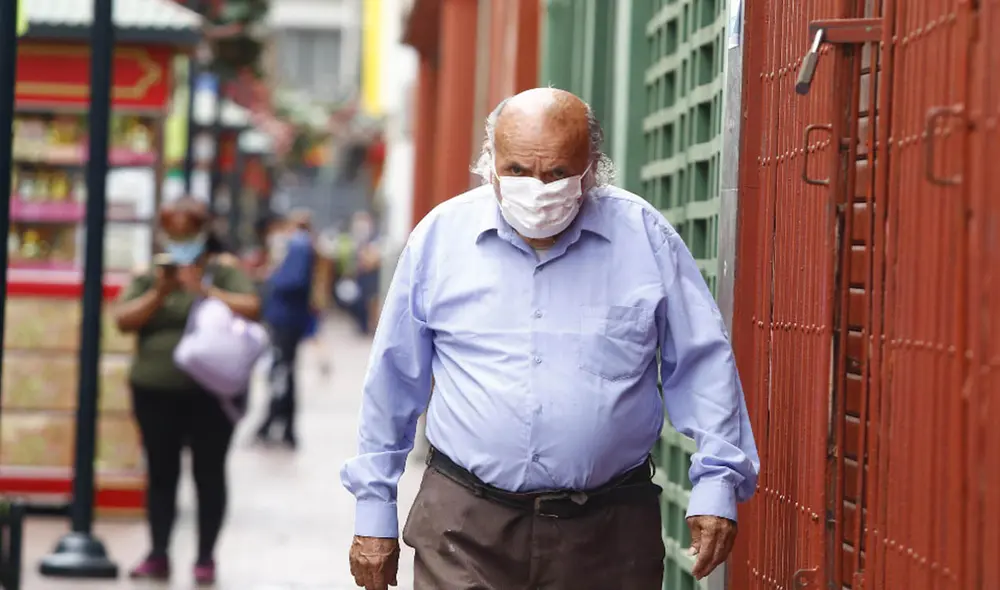 Adultos mayores podrán salir por una hora tras la medida decretada por el Gobierno. Foto: Carlos Contreras / La República Adultos mayores podrán salir por una hora tras la medida decretada por el Gobierno. Foto: Carlos Contreras / La República