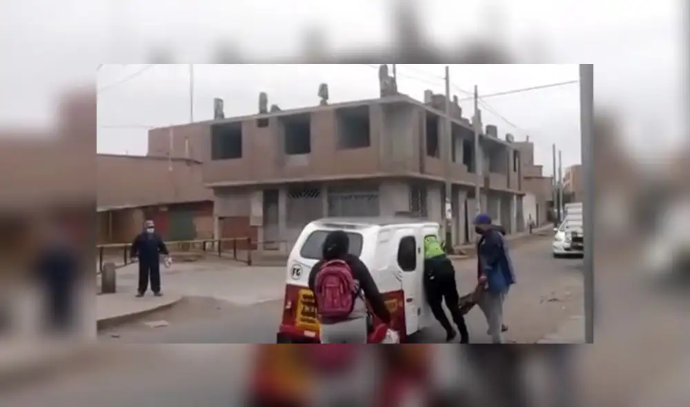 El suboficial de tercera fue auxiliado por sus compañeros y vecinos. (Foto: Captura de video / América Noticia) El suboficial de tercera fue auxiliado por sus compañeros y vecinos. (Foto: Captura de video / América Noticia)