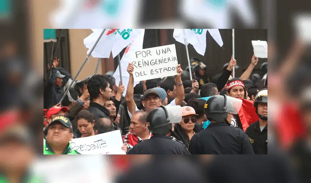 Ciudadanía realiza plantón contra elección del Tribunal Constitucional [FOTOS]