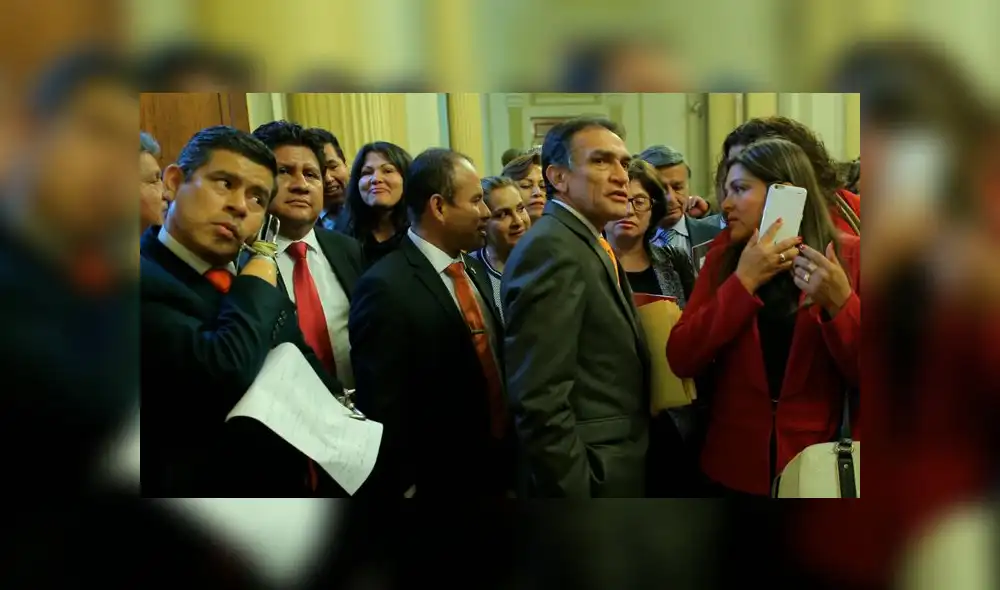 Fujimorismo arremete contra La República por su portada [FOTO]