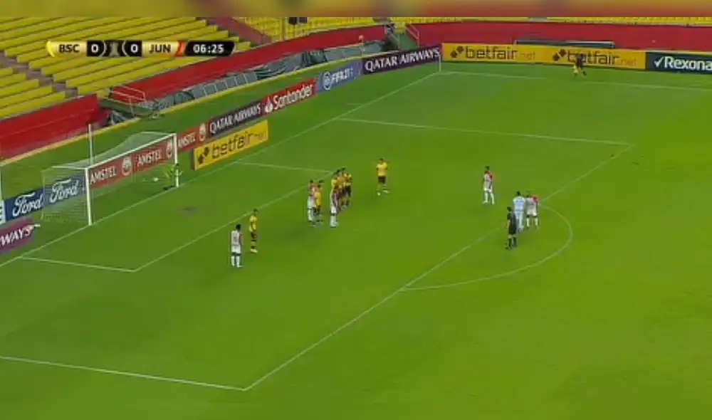 El portero de Junior de Barranquilla marcó el primero de tiro libre. Foto: Captura/Espn