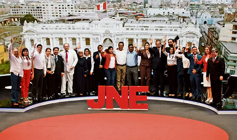 El primer Bloque. En total, 21 candidatos de los primeros siete partidos expusieron ayer parte de sus propuestas dentro de tres ejes temático. Foto: Jhonel Rodríguez