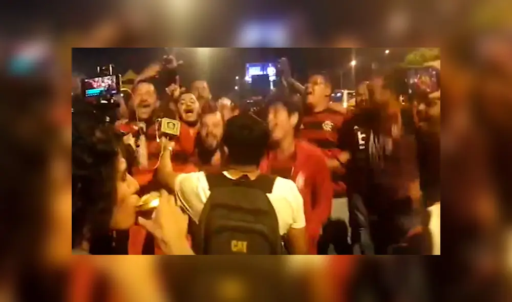 Hinchas de Flamengo arengaron a su salida del Monumental. Foto: Captura Hinchas de Flamengo arengaron a su salida del Monumental. Foto: Captura