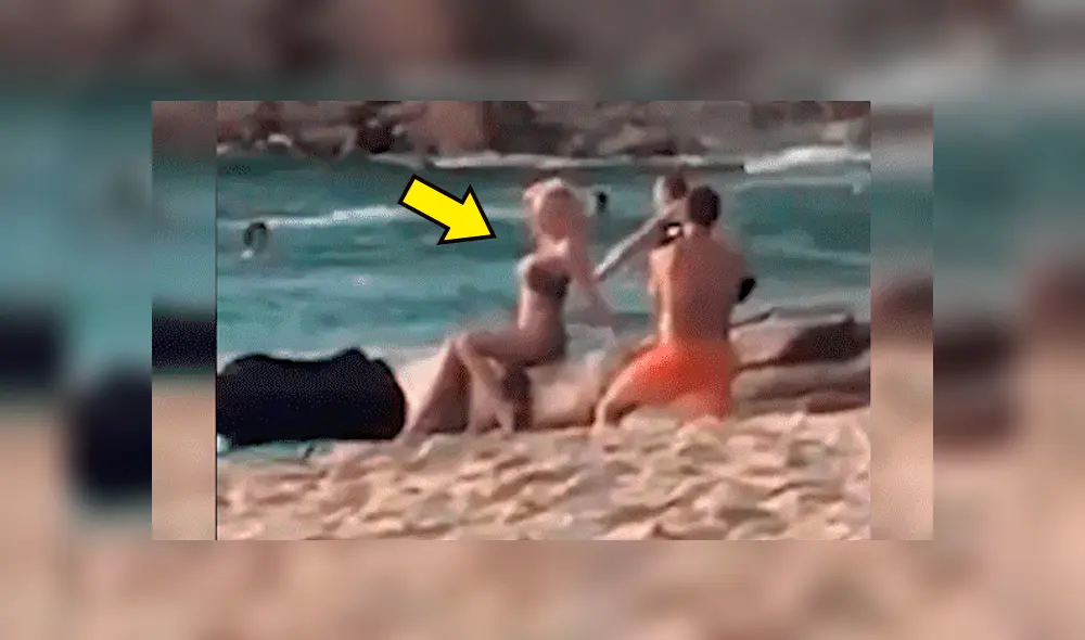 Facebook viral: mujer presume sexy pose frente a la playa, pero enorme ola la hunde [VIDEO] 