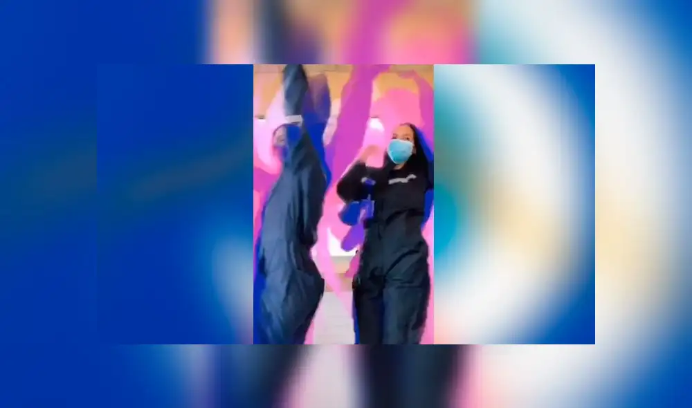 Desliza las fotografías para ver la peculiar parodia que hicieron dos doctoras al estilo de Sailor Moon. Foto: Camila Figueroa/TikTok