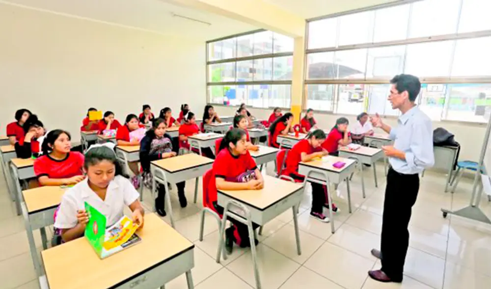 En clase. La jornada escolar completa se aplica hoy en más de 2 mil colegios de nivel secundaria. Se anuncian cambios. En clase. La jornada escolar completa se aplica hoy en más de 2 mil colegios de nivel secundaria. Se anuncian cambios.