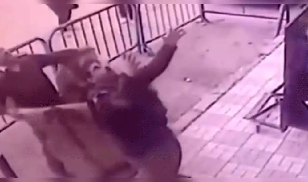 YouTube: el instante en que policías salvaron a niño que cayó de tercer piso [VIDEO]