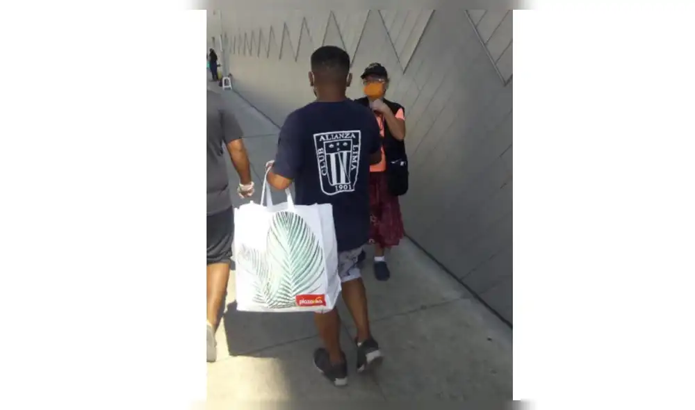 Alianza Lima: hincha ayuda a su par de Universitario en plena pandemia por coronavirus. Foto: Facebook Alianza Lima: hincha ayuda a su par de Universitario en plena pandemia por coronavirus. Foto: Facebook