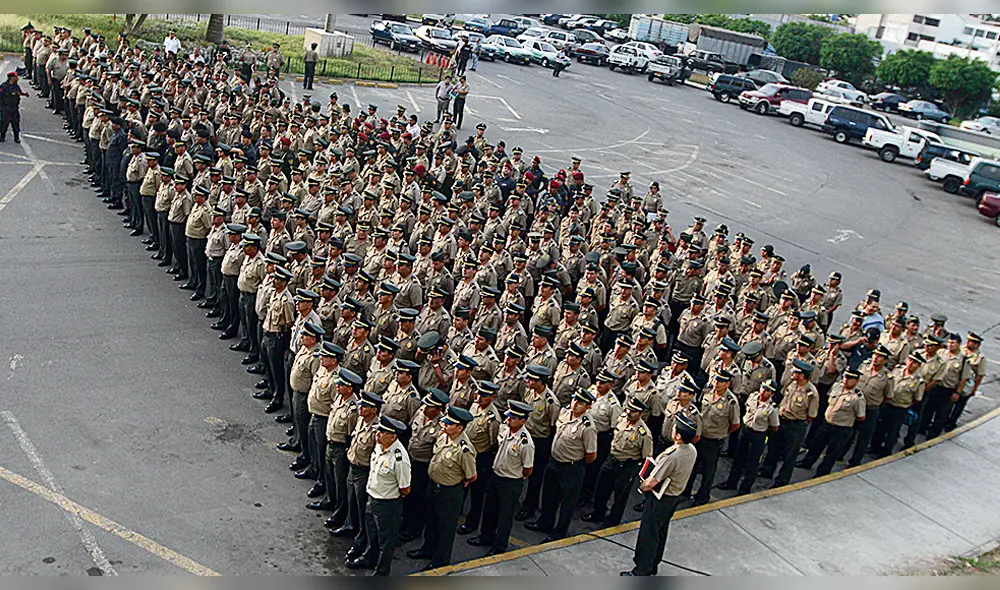 Autoridades. Esperan que ministerio construya escuela en Piura. Autoridades. Esperan que ministerio construya escuela en Piura.