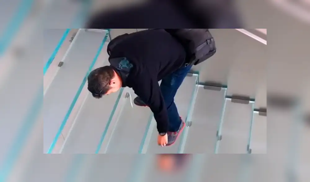 Decenas de transeúntes cayeron en la broma y el video de sus reacciones, compartido en Facebook rápidamente se volvió viral.